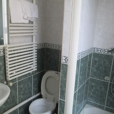 Central Hotel 3*