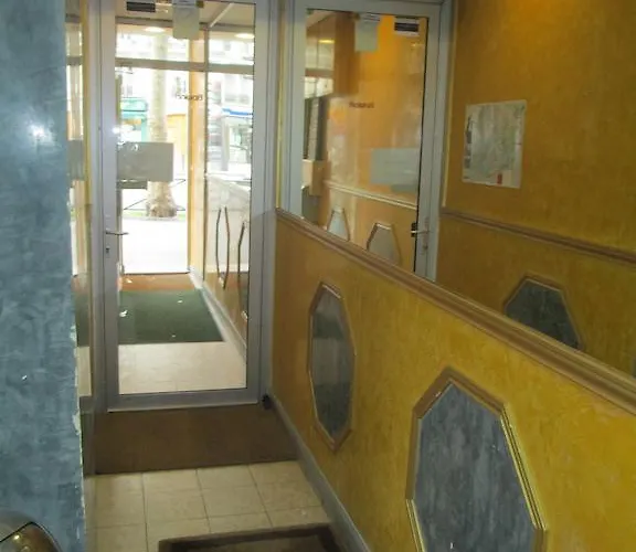 Отель Central